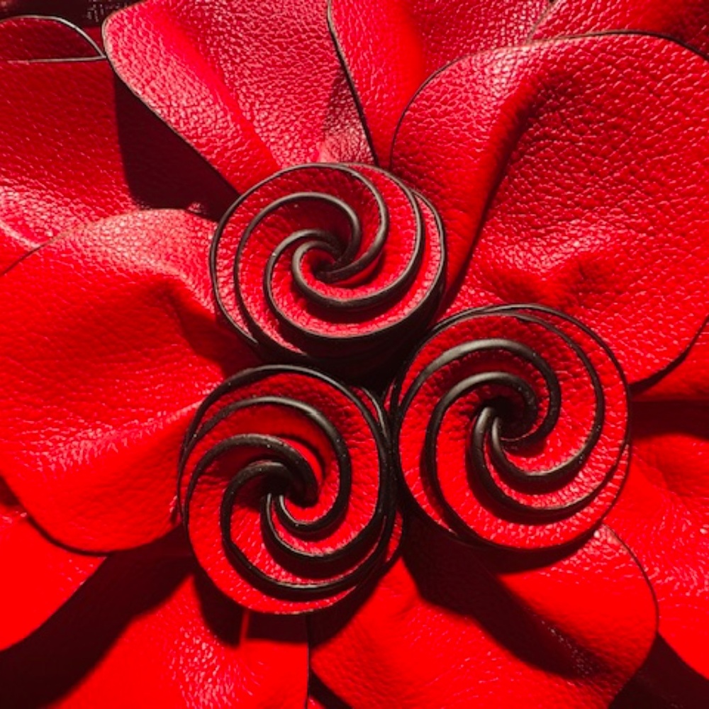 GORGEOUS Red Flower Rose Petal Bag w/Strap & Rhinestone/Gold Handle Accents! - Picture 7 of 14